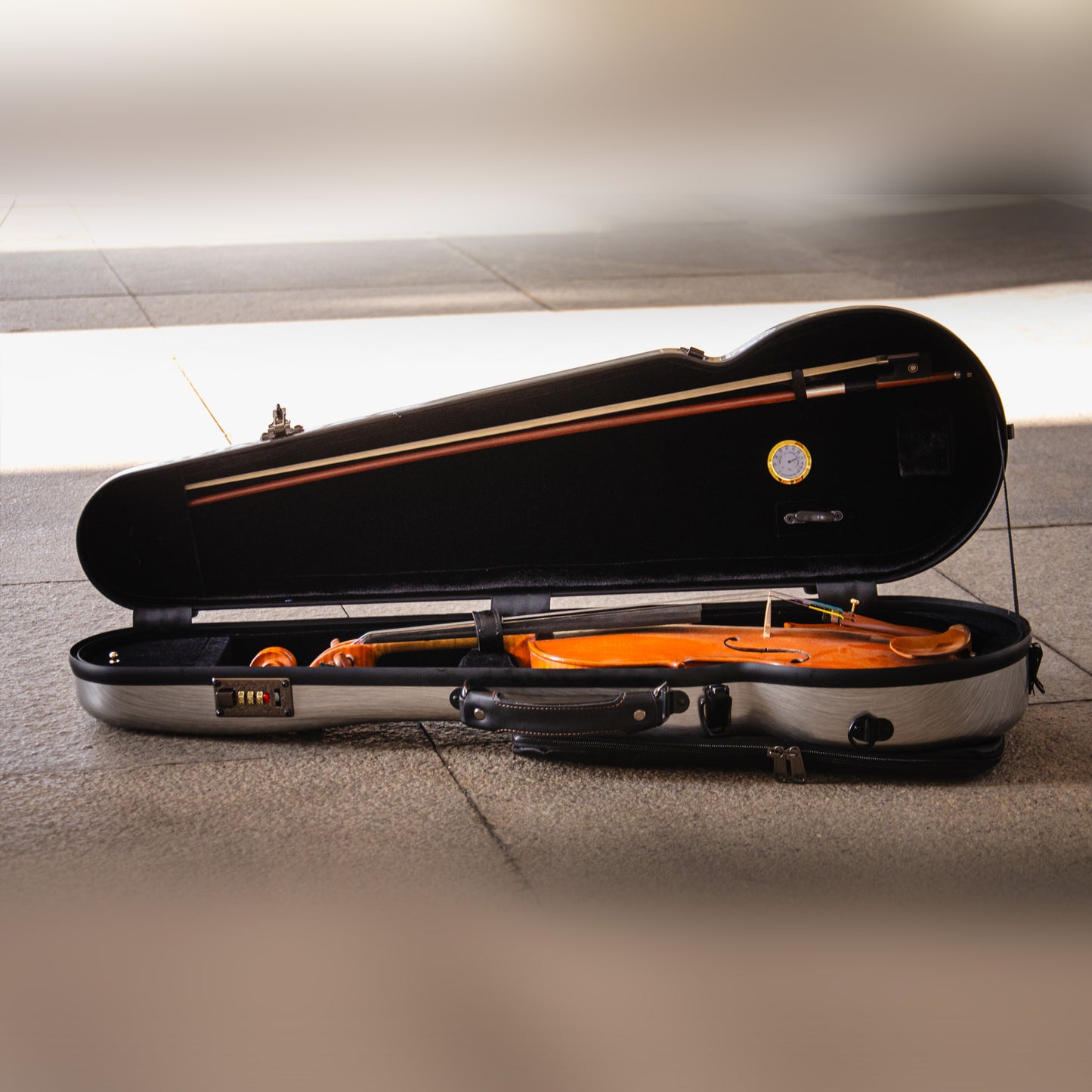Ergonomic handle of Christina violin case, easy carry, full size violin Australia, violin shop Melbourne